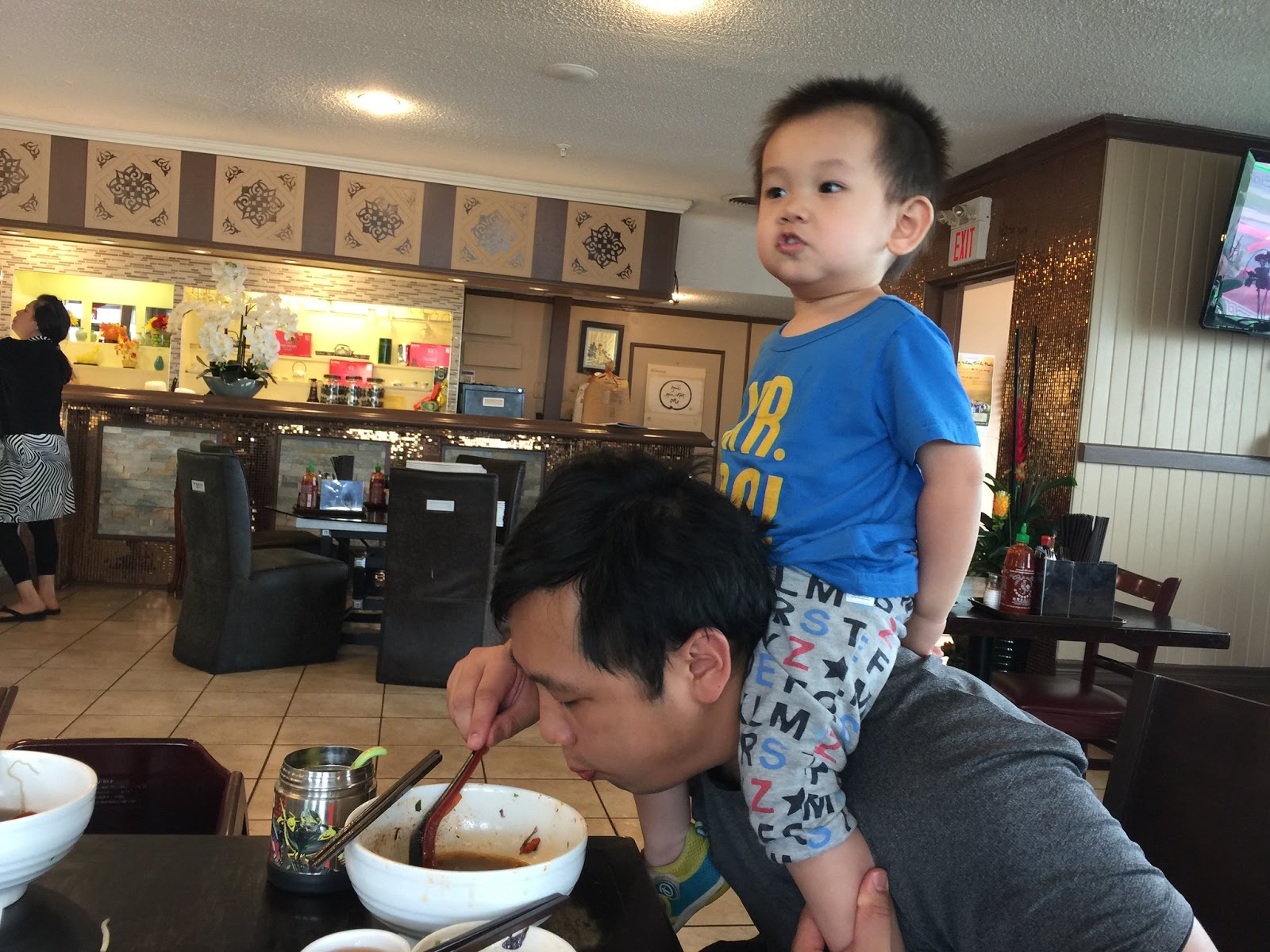 "Polish off" nghĩa là gì?