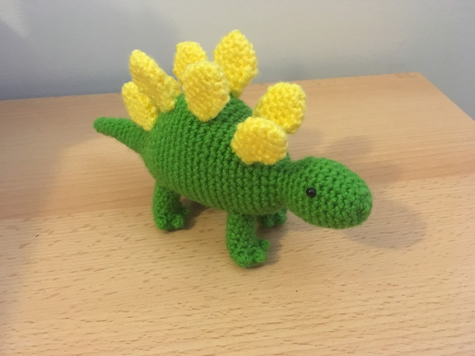 crochet-amigurumi-stegosaurus