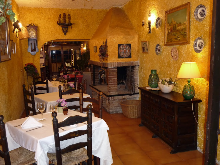 Restaurant rústic amb xemeneia a Sant Pol de Mar