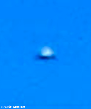 UFO Photographed Over Cape Town, South Africa 3-2-14