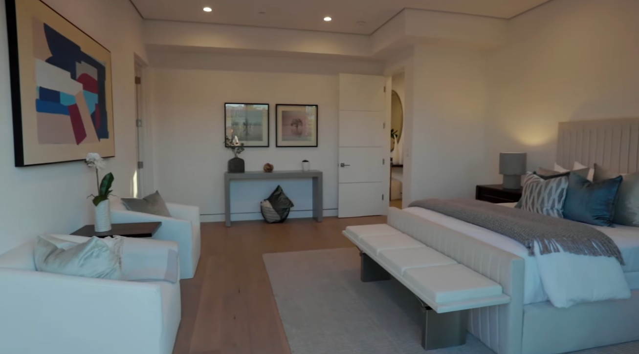 39 Photos vs. Inside a $4,000,000 Modern Mansion in Los Angeles with an INSANE Rooftop Deck! - Luxury Home & Interior Design Video Tour 39 Photos vs. Inside a $4,000,000 Modern Mansion in Los Angeles with an INSANE Rooftop Deck! - Luxury Home & Interior Design Video Tour