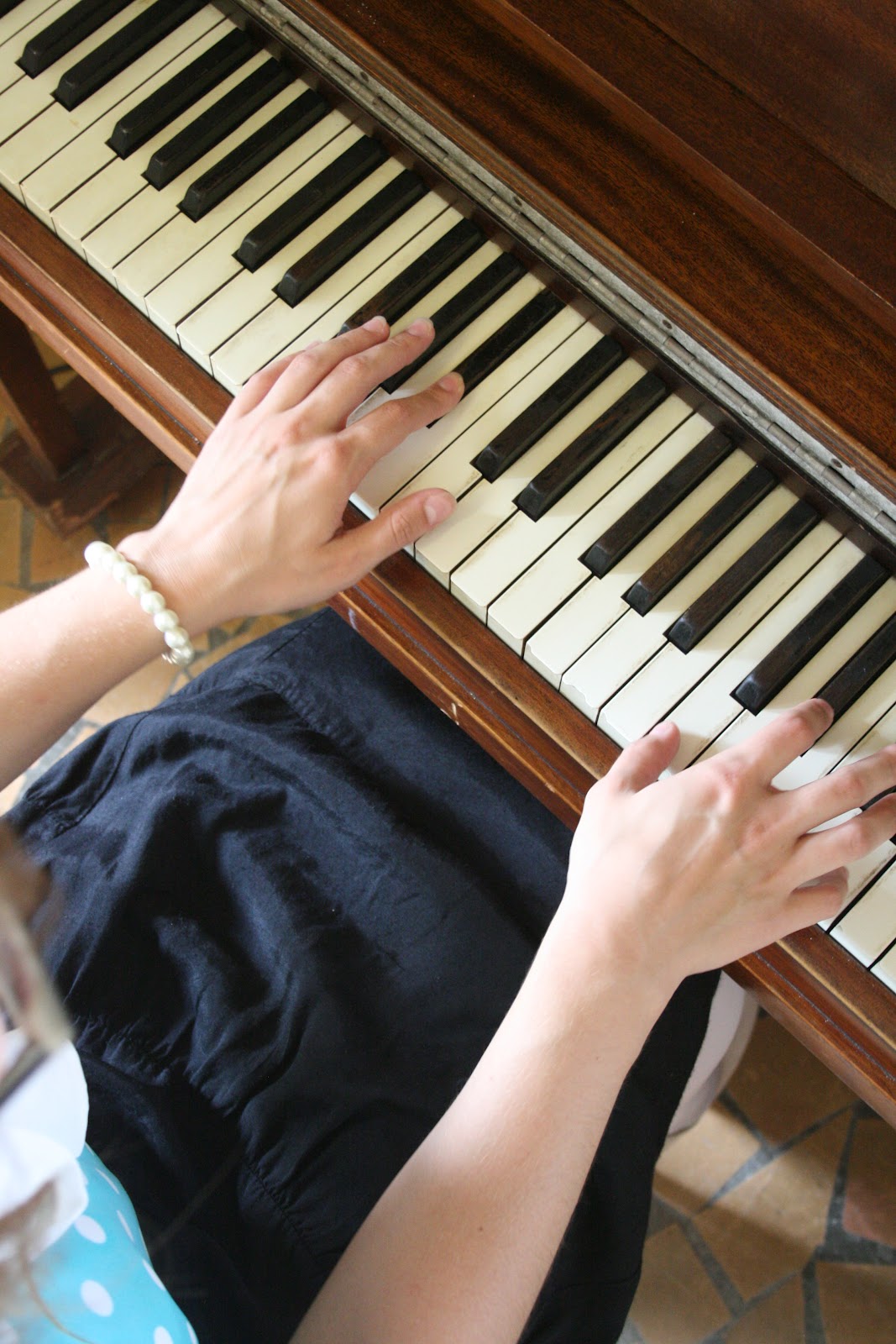 Darling Dentelle Dotted Half Note