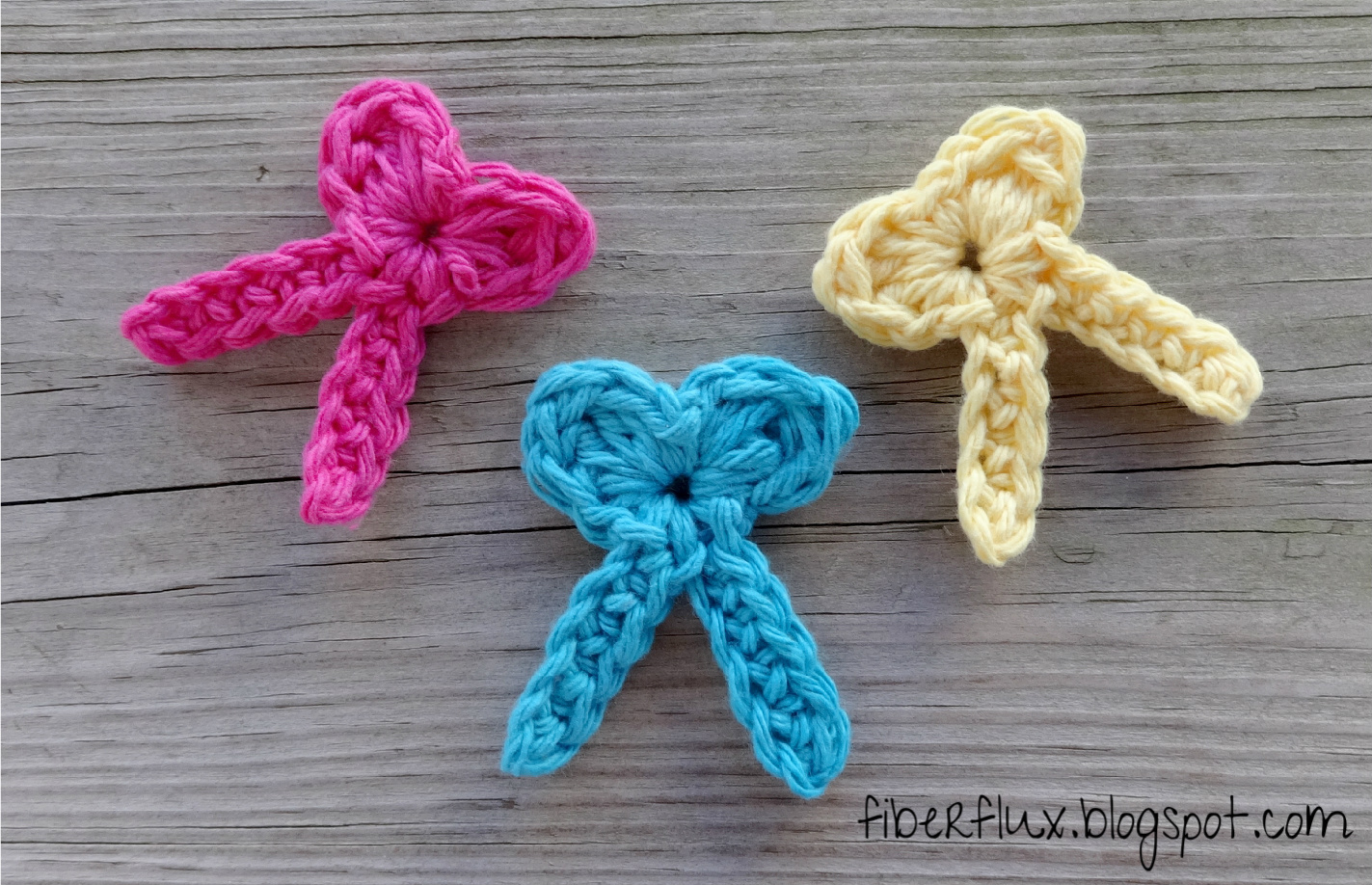 Fiber Flux: Free Crochet Pattern...One Round Bows!