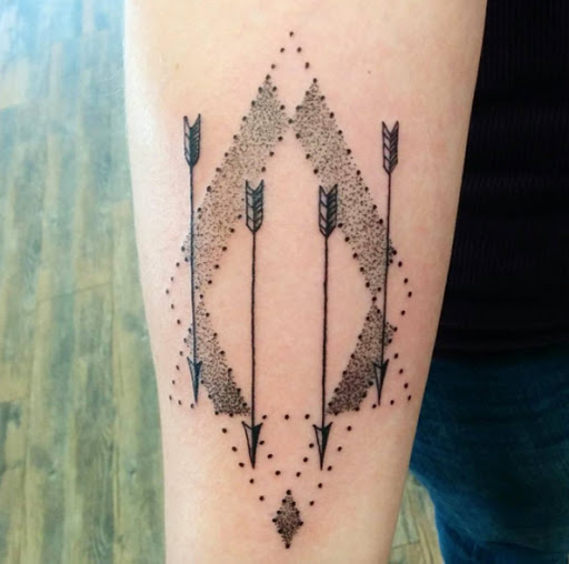 Este dotwork design