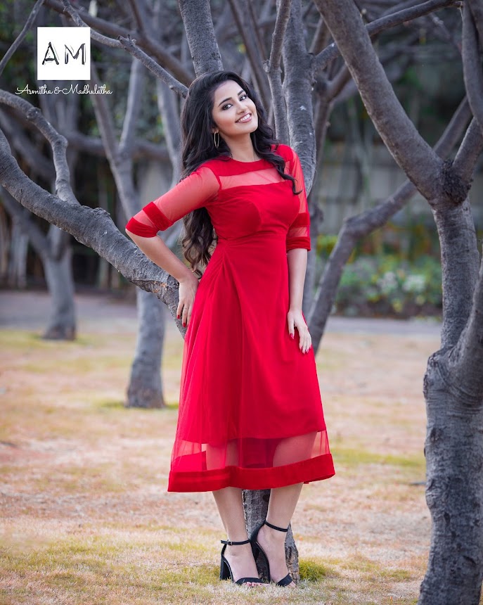 Anupama Parameswaran wearing Asmitha & Madhulatha outfit at Wonderla Hyderabad