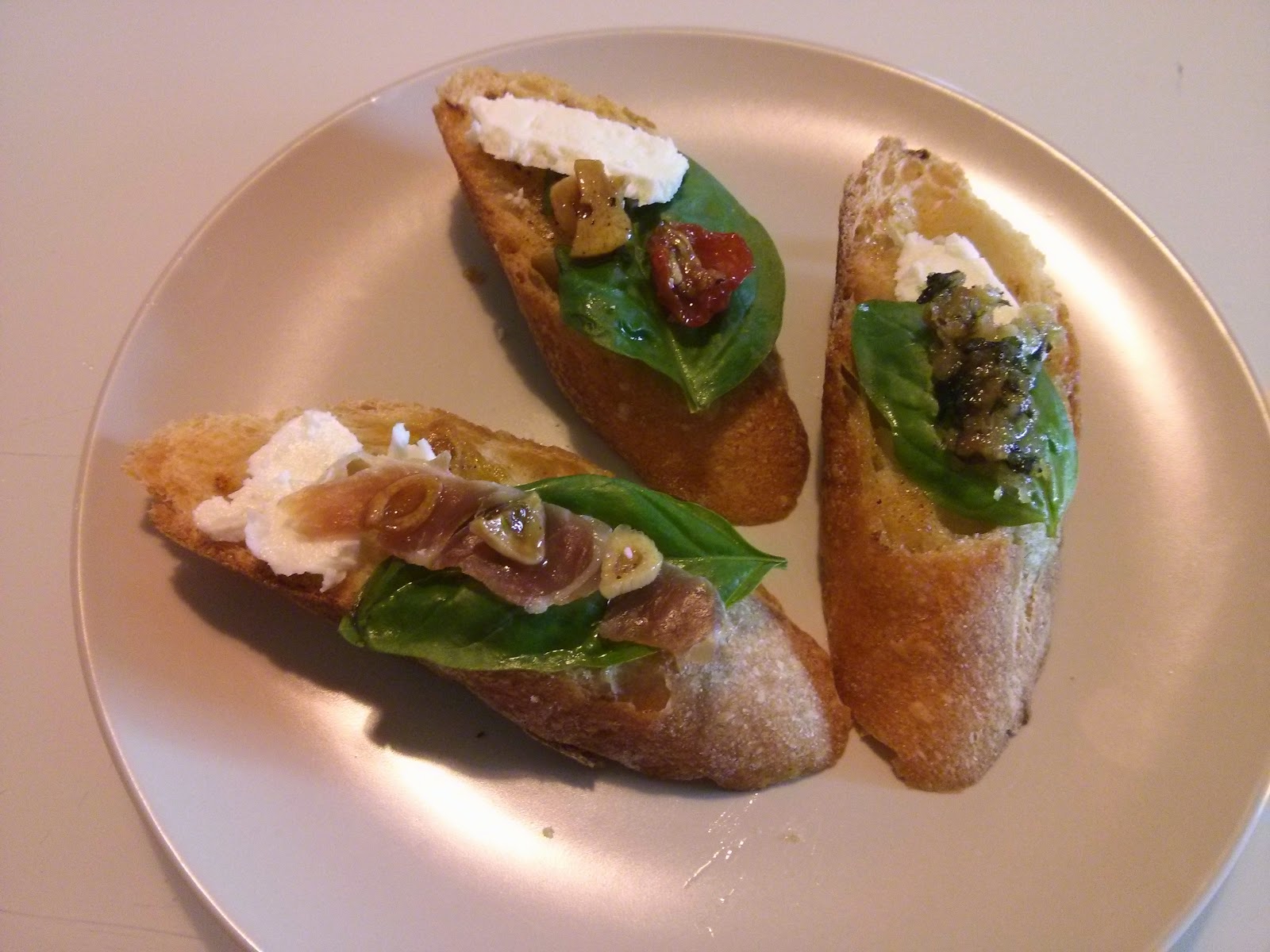 無國界料理實驗廚房 Feta cheese crostini／Feta乳酪 開面三明治