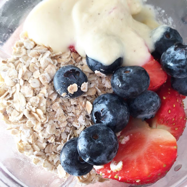 vegan berry breakfast smoothie recipe