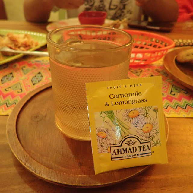 Wiki Koffie, Kongkow Hemat dan Asik di Sudut Braga cammomile tea