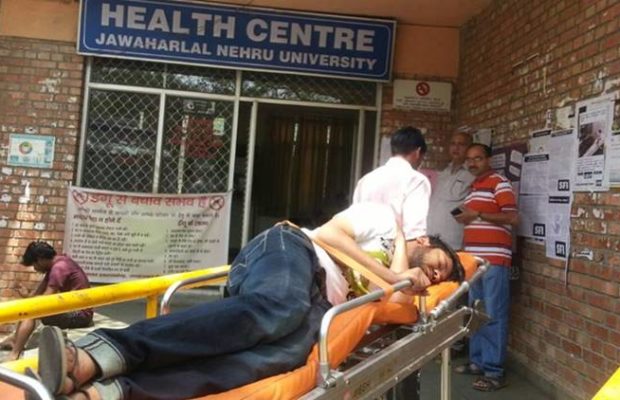 JNU में छात्रों की भूख हड़ताल: कन्हैया कुमार की तबीयत बिगड़ी JNU में छात्रों की भूख हड़ताल: कन्हैया कुमार की तबीयत बिगड़ी