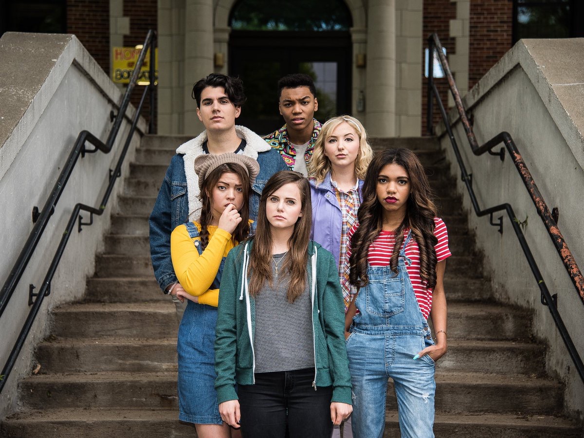 Похождения призрака фильм 2011. Кино где учитель видит призраков. Призрак в школе фильм 2012. Школа авалон 2. Похождения призрака 2 фильм.