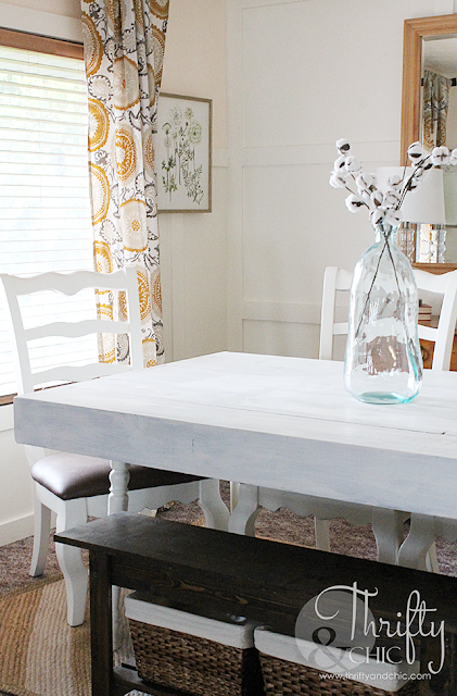 Update a dining room on a budget! Farmhouse and cottage dining room decor and decorating ideas. Board and batten dining room