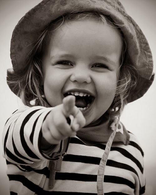 eyE catching !! BLaCk AnD WhiTe KiDS....