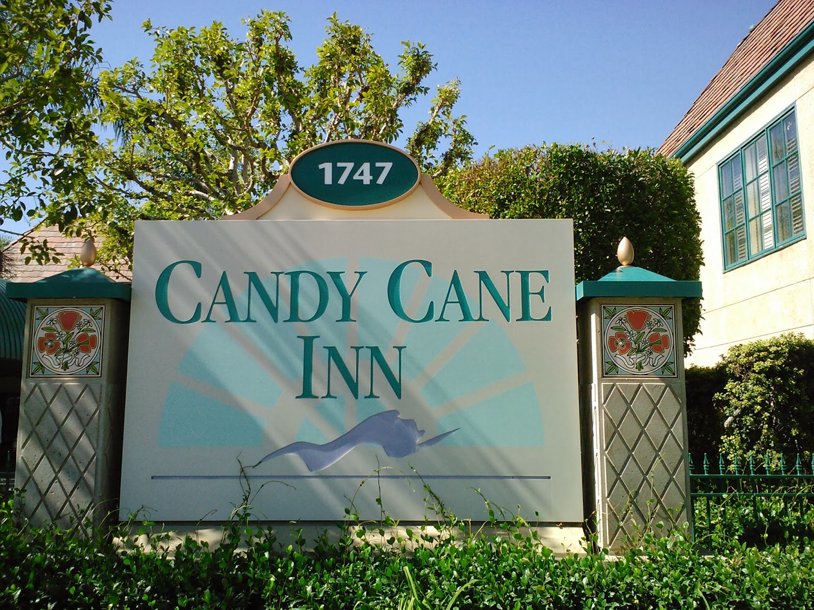 Disneyland Good Neighbor Hotel Candy Cane Inn Anaheim Tips From Disneyland Good Neighbor Hotel Candy Cane Inn Anaheim Tips From The Disney Divas And Devos