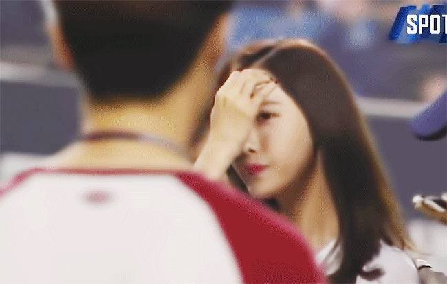  멋쁨돋는 오늘 시구자 윤아 | 인스티즈