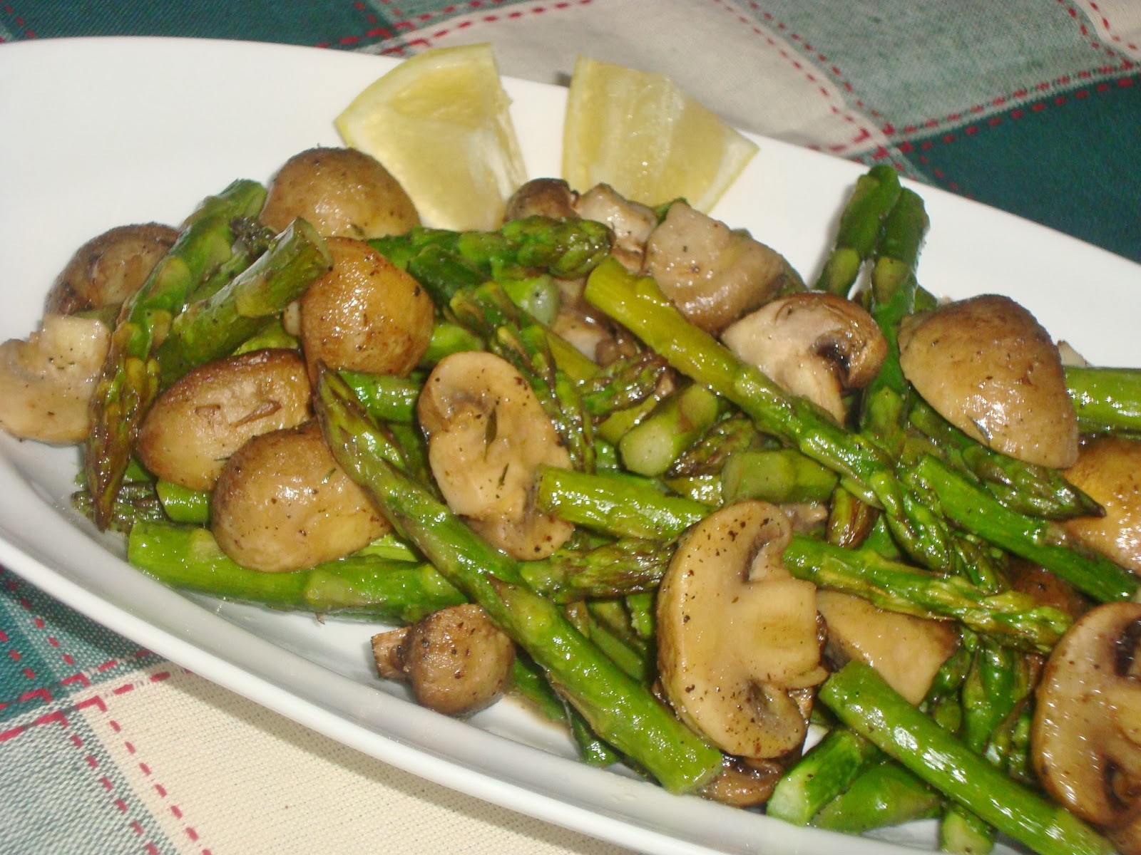 Someone's in the Kitchen Roasted Asparagus and Mushrooms