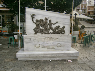 το μνημείο Εθνικής Αντίστασης στην Άρτα