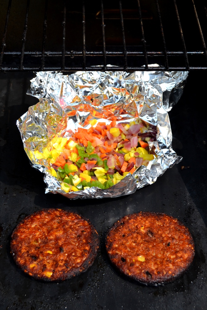  Mini Loaded Black Bean Burgers are packed with spicy black bean burgers, homemade grilled veggie loaded guacamole and pepper jack cheese all on slider buns and ready in just 10 minutes! www.nutritionistreviews.com
