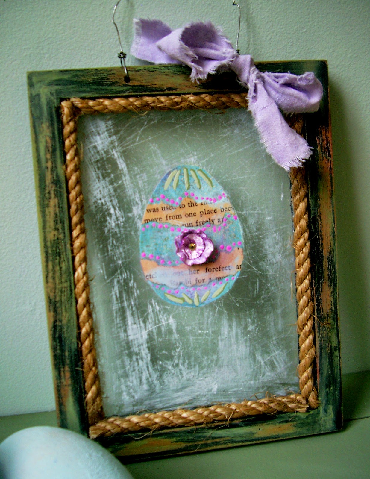 scratchy egg frame ©linda nelson 2015