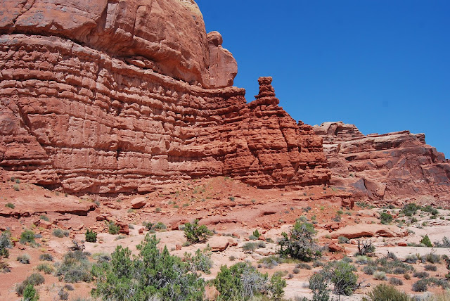 Arches, le domaine du grès rouge, une couleur due aux oxydes de fer. Arches, le domaine du grès rouge, une couleur due aux oxydes de fer.
