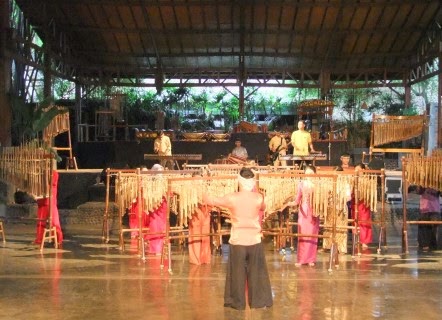 Saung Angklung Udjo Saung Angklung Udjo