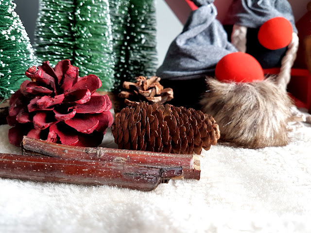 ozdoby świąteczne diy - do it yourself - skrzaty ze skarpet - krasnoludki ze skarpet - świąteczne dekoracje - Boże Narodzenie - prace plastyczne - Dobranocki na Gwiazdkę - Nasza Księgarnia