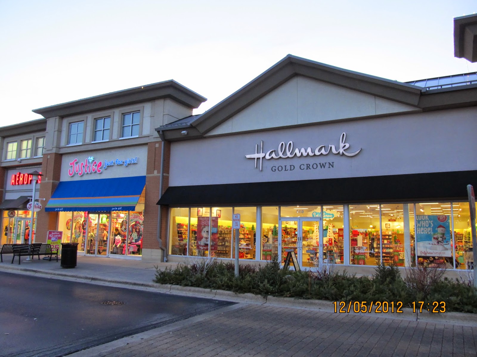 Trip to the Mall Geneva Commons (Geneva, IL)