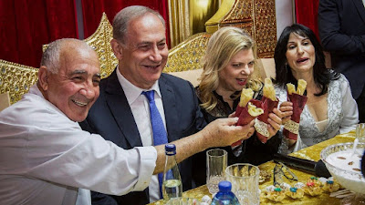 Los israelíes de todo el país celebraron el lunes por la noche Mimouna, una tradición judía del norte de africa celebrada cada año para celebrar el fin de la Pascua.