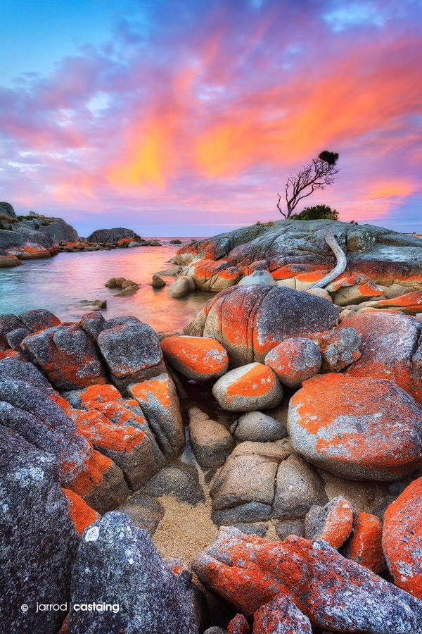 Sunset over the Bay of Fires at Binalong Bay, Tasmania Sunset over the Bay of Fires at Binalong Bay, Tasmania