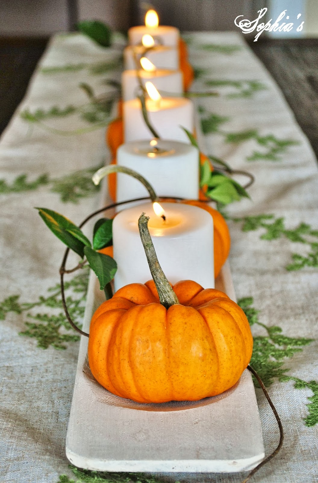 Sophia's: Fall in the Dining Room... 5 Easy Fall Centerpieces