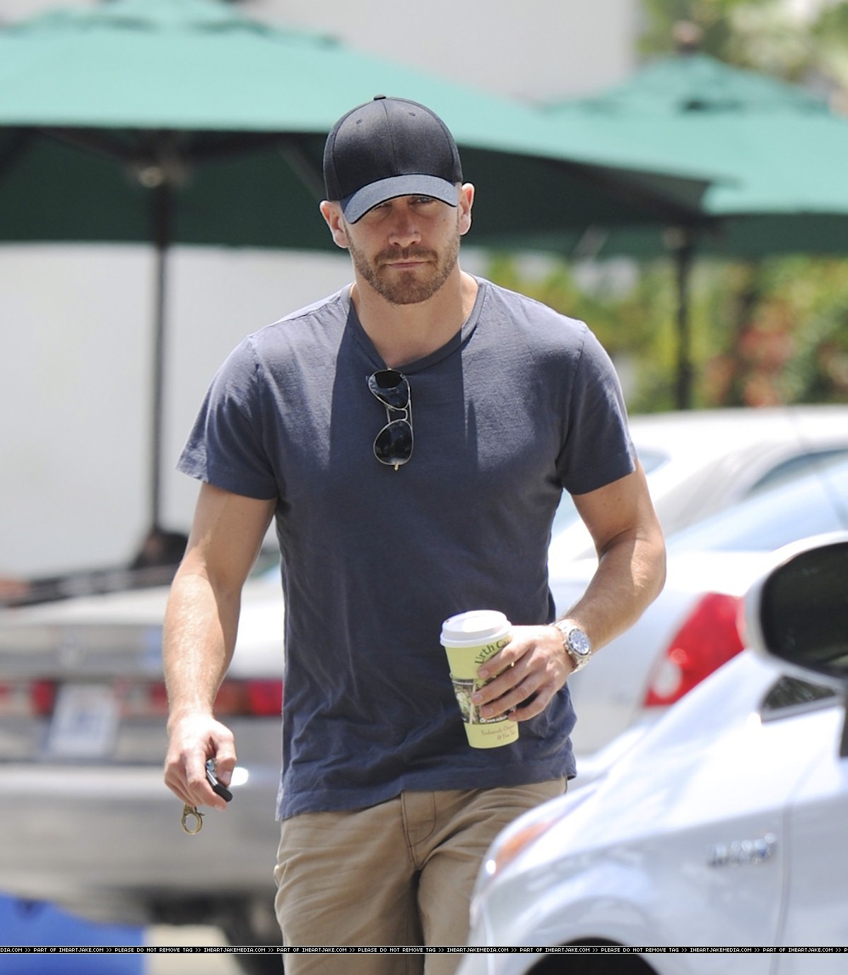 WEIRDLAND: Jake Gyllenhaal leaving the Urth Café in West Hollywood on ...