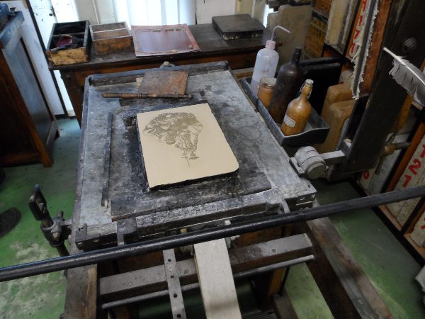 Pierre lithographique sur la presse