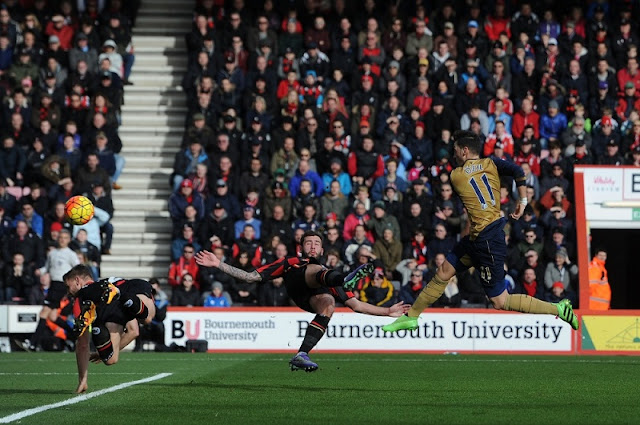 Great opening goal scored by Ozil. ozil goal vs bournemouth arsenal 2016