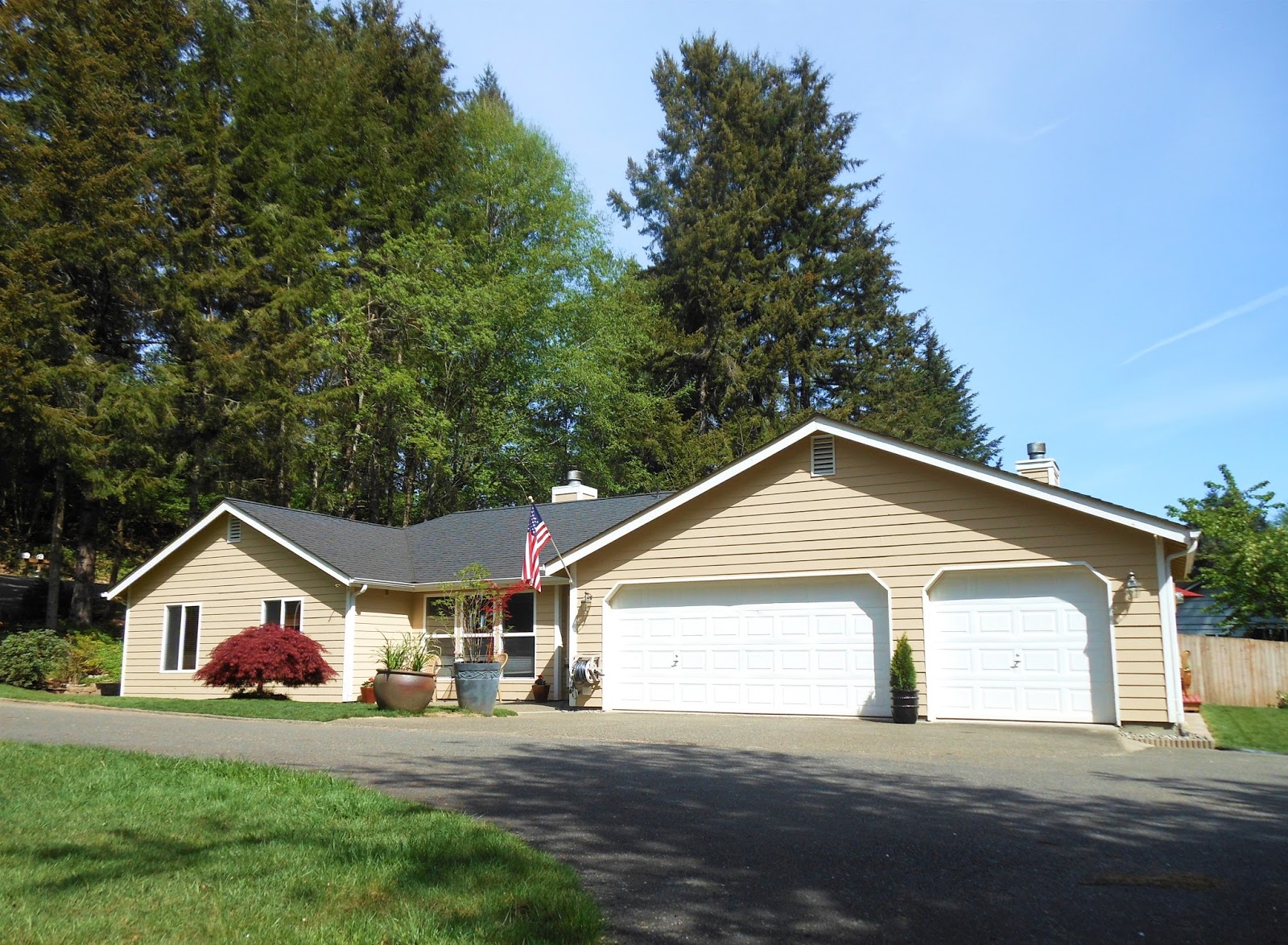 Best Homes in WA Rambler for sale with 3 car garage! 1025 Hull Ave