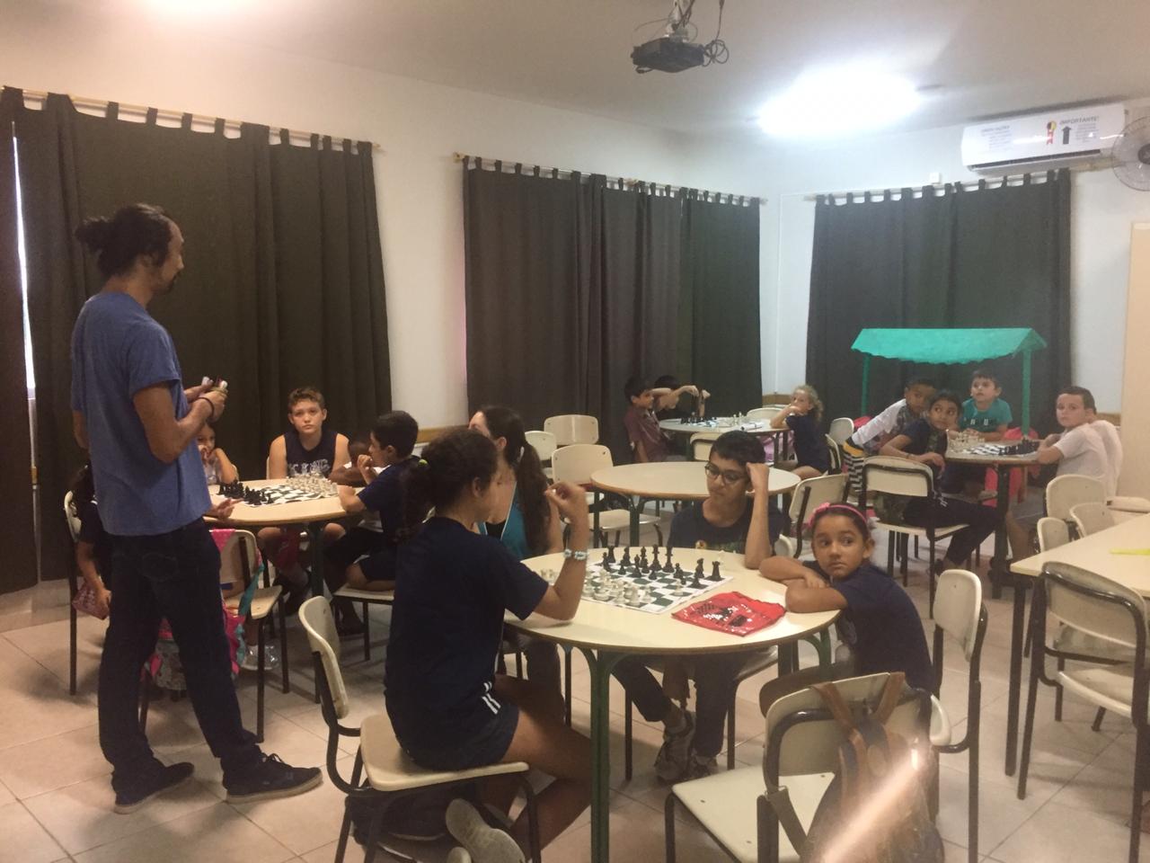 Escola Básica Prof.ª Herondina Medeiros Zeferino: Aulas de Xadrez