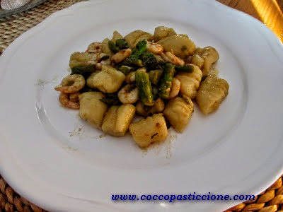 gnocchi di patate con asparagi gamberi zenzero e menta