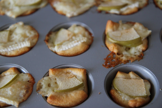 Need food for the big game? Check out this Easy Game Time Recipe: Mini Brie Apple Puffs!