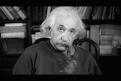 Albert Einstein beim Pfeife rauchen