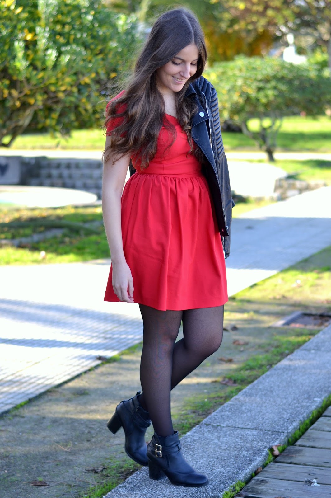 http://me-andmybag.blogspot.com.es/2014/12/red-dress.html
