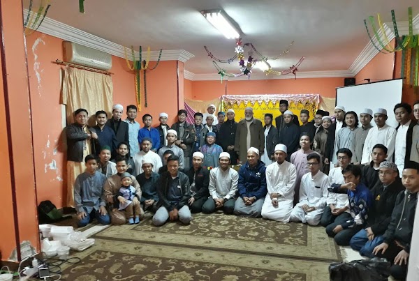 Keluarga Mahasiswa Kalimantan Mesir (KMKM) Datangkan Syeikh Mahmud Said Mamduh As-Syafi'ie Keluarga Mahasiswa Kalimantan Mesir (KMKM) Datangkan Syeikh Mahmud Said Mamduh As-Syafi'ie