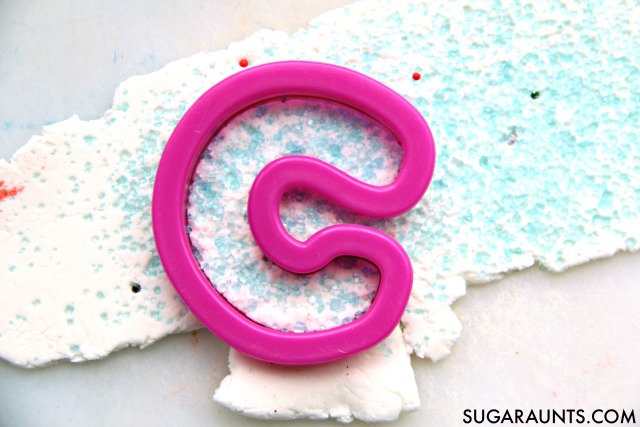 Make this marshmallow fondant dough recipe for a sensory play experience with kids. The proprioceptive and strengthening input is unbelievable with this resistive and tough dough. Sensory spectrum kids can get a calming and full body proprioception activity with this dough, from upper extremity to lower extremity for calming and relaxing heavy work.
