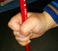 prise de crayon enfant 2 ans