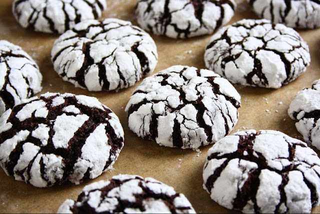 Chocolate Crinkle Cookies #holidaydesert #chocolate
