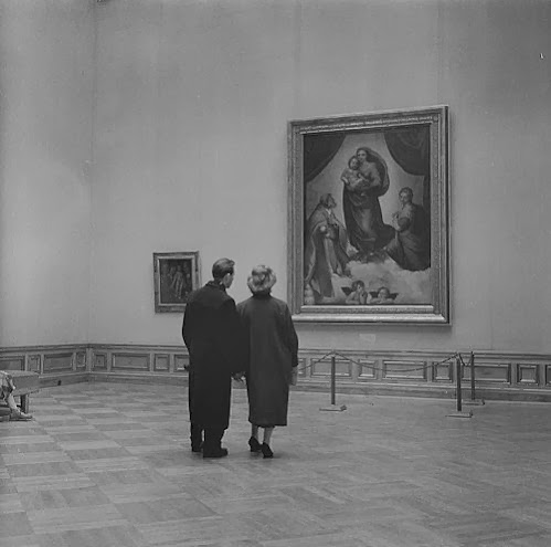 Visiting: Museums II / Photos by Eve Arnold / Joze Kolosa / Elliott Erwitt / Martine Franck / Richard Peter / Myron Wood / Henri Cartier-Bresson / Robert Doisneau / Maria Austria, 1930s-1980s 9 Visiting: Museums II / Photos by Eve Arnold / Joze Kolosa / Elliott Erwitt / Martine Franck / Richard Peter / Myron Wood / Henri Cartier-Bresson / Robert Doisneau / Maria Austria, 1930s-1980s Richard+Peter