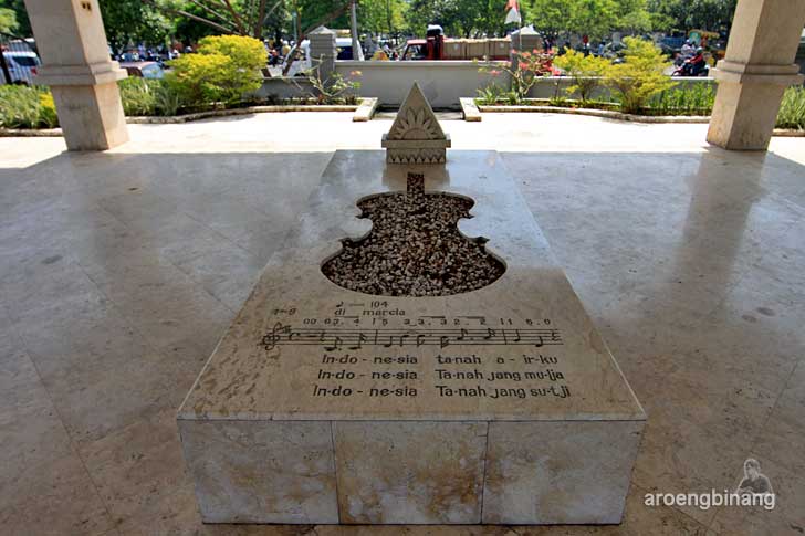 makam wr supratman surabaya