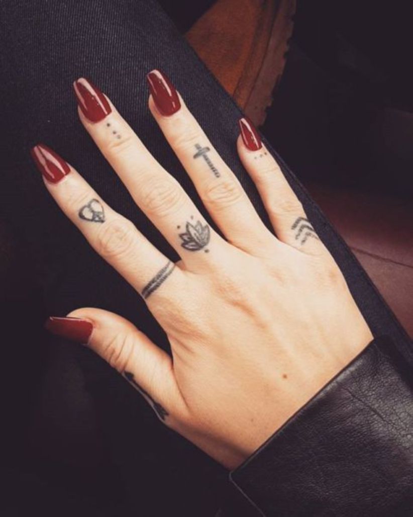 165+ Best Finger Tattoo Symbols and Meanings (2020) Designs for Women