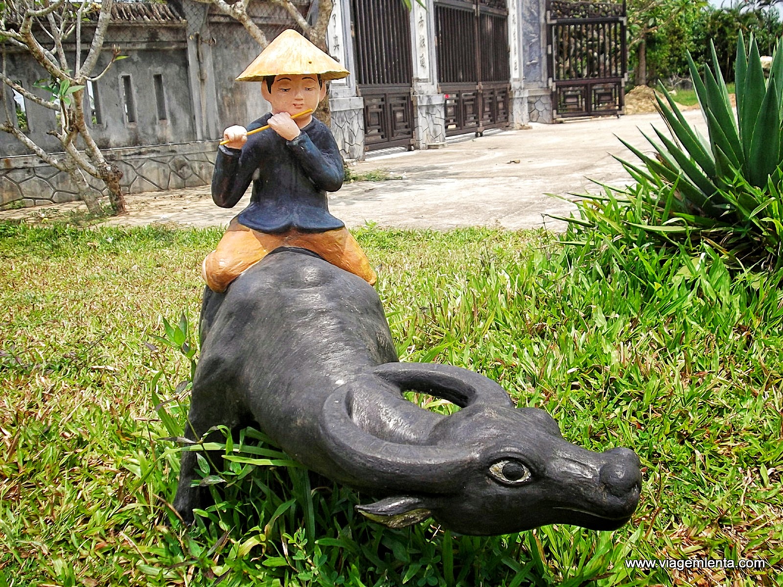 Dias 131 a 133 da viagem: Hoi An, Vietnã, e seus vilarejos por scooter Relato de viagem à pacata e agradável cidade de Hoi An, Vietnã, e seus vilarejos em uma scooter.