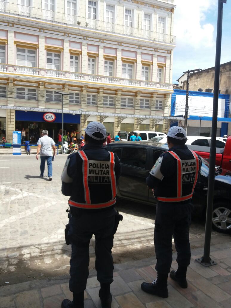 PM intensifica policiamento em centros comerciais de Manaus com a