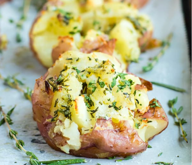 ULTRA CRISPY SMASHED POTATOES WITH GARLIC + HERBS #dinner