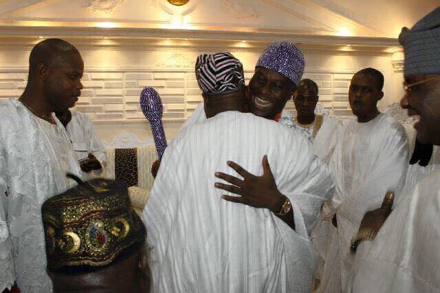 EXTRA: Obasanjo prostrates before Ooni