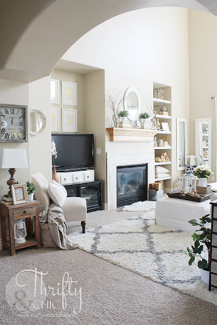 Summer decor and decorating ideas for farmhouse living room